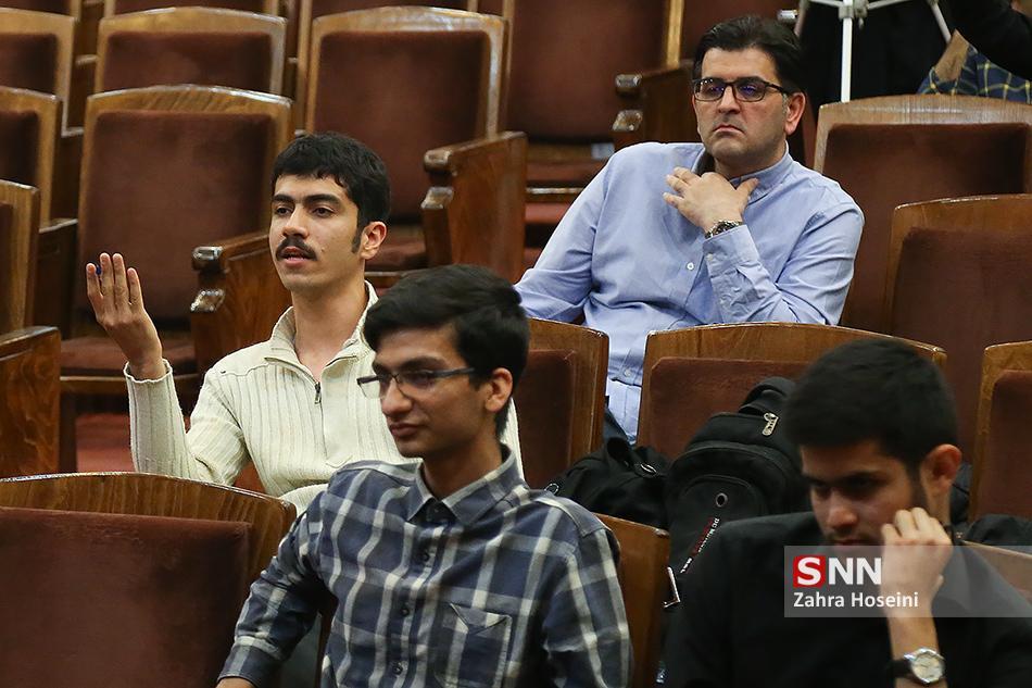 سلسله نشست های فمینیسم در ترازوی نقد در دانشگاه آزاد کرج سلسله نشست های فمینیسم در ترازوی نقد در دانشگاه آزاد کرج برگزار می گردد